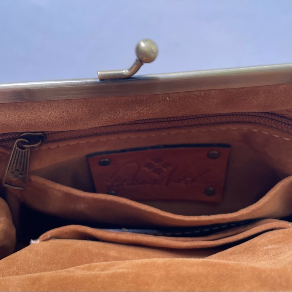 Classic Brown Leather Kiss-Lock Clutch - Picture 13 of 16